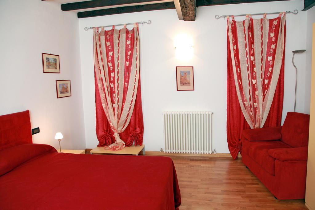 Il Sipario Bed and Breakfast Φεράρα Δωμάτιο φωτογραφία