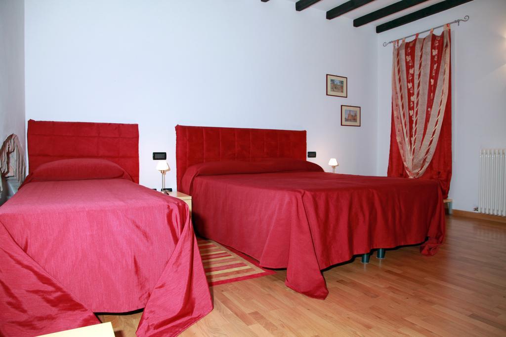 Il Sipario Bed and Breakfast Φεράρα Δωμάτιο φωτογραφία